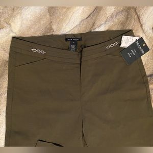 *NEW* *3/$25* Zac & Rachel Ankle Pants with Chain Detail on Pockets